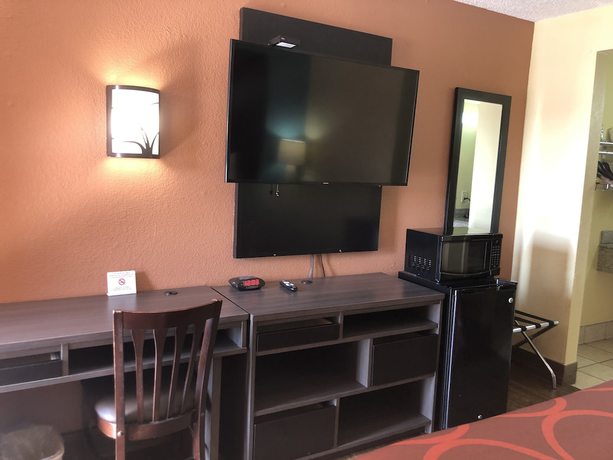 Imagen de la habitación del Hotel Super 8 By Wyndham Tulsa. Foto 13