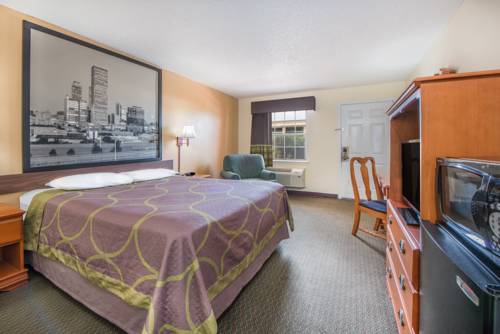 Imagen de la habitación del Hotel Super 8 By Wyndham Tulsa/arpt/st Fairgrounds. Foto 5