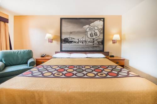 Imagen de la habitación del Hotel Super 8 By Wyndham Tulsa/arpt/st Fairgrounds. Foto 7