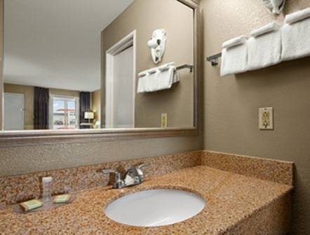 Imagen de la habitación del Hotel Super 8 By Wyndham Tupelo Airport. Foto 7