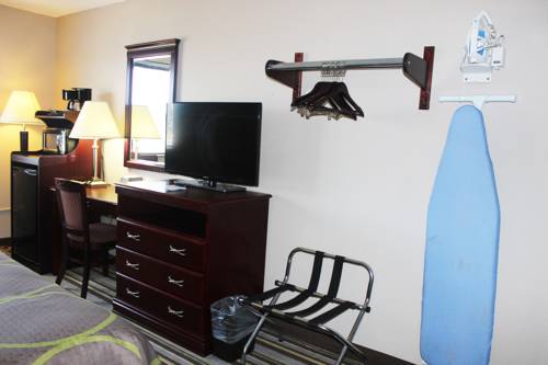 Imagen de la habitación del Hotel Super 8 By Wyndham Tuscaloosa. Foto 6