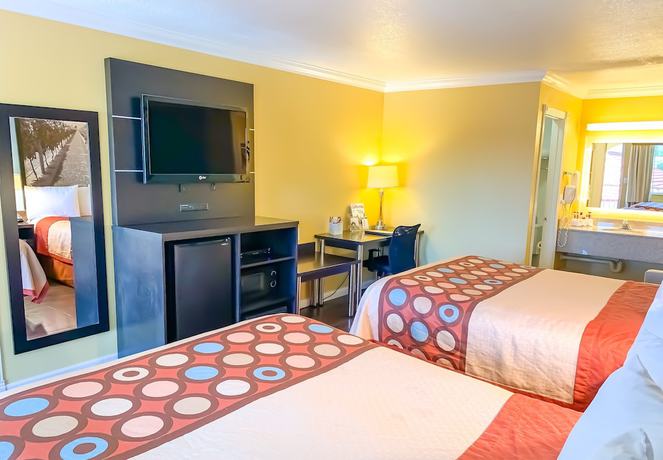 Imagen de la habitación del Hotel Super 8 By Wyndham Ukiah. Foto 5