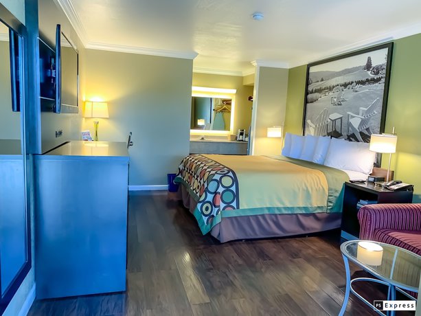 Imagen de la habitación del Hotel Super 8 By Wyndham Ukiah. Foto 7