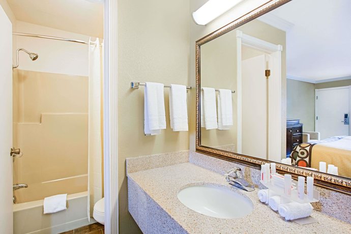 Imagen de la habitación del Hotel Super 8 By Wyndham Ukiah. Foto 8