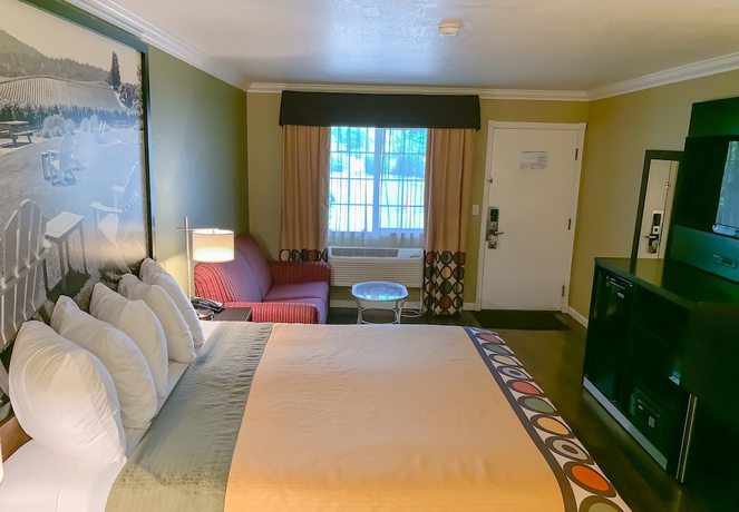 Imagen de la habitación del Hotel Super 8 By Wyndham Ukiah. Foto 11