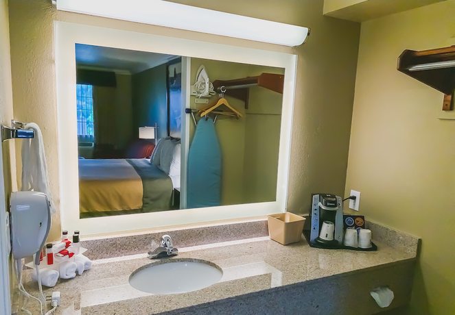 Imagen de la habitación del Hotel Super 8 By Wyndham Ukiah. Foto 12