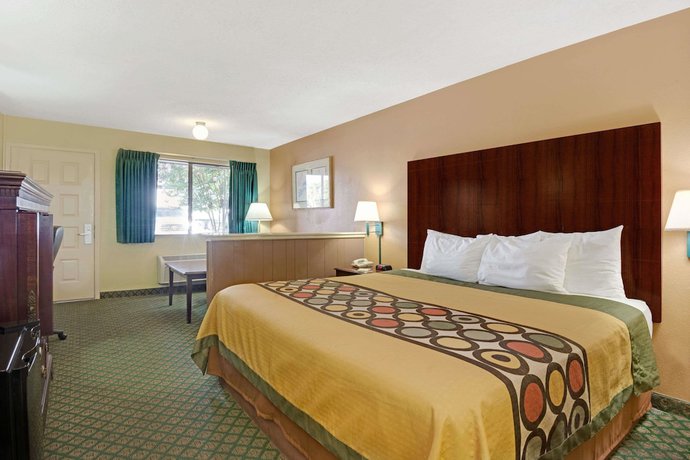 Imagen de la habitación del Hotel Super 8 By Wyndham Universal City. Foto 3