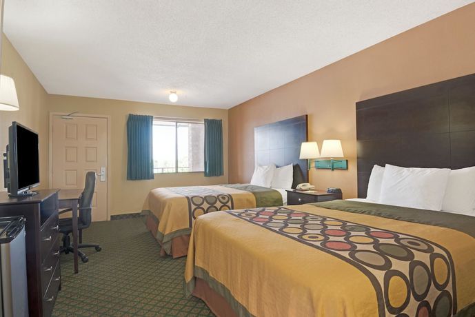 Imagen de la habitación del Hotel Super 8 By Wyndham Universal City. Foto 6