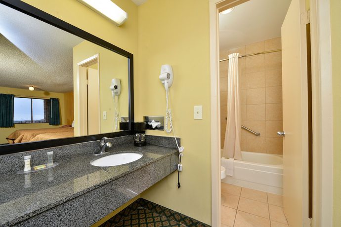 Imagen de la habitación del Hotel Super 8 By Wyndham Universal City. Foto 8