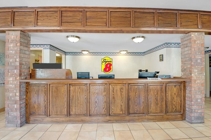 Imagen de los interiores del Hotel Super 8 By Wyndham Universal City. Foto 11