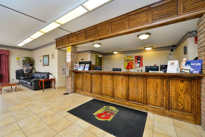 Imagen de los interiores del Hotel Super 8 By Wyndham Universal City. Foto 13