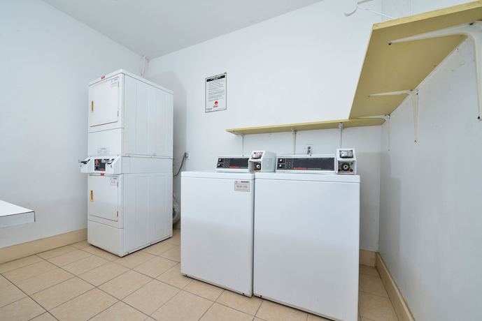 Imagen de los interiores del Hotel Super 8 By Wyndham Universal City. Foto 16