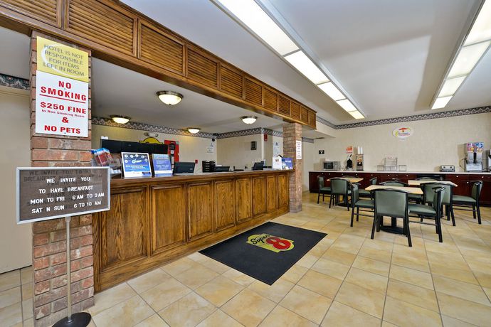 Imagen del bar/restaurante del Hotel Super 8 By Wyndham Universal City. Foto 2