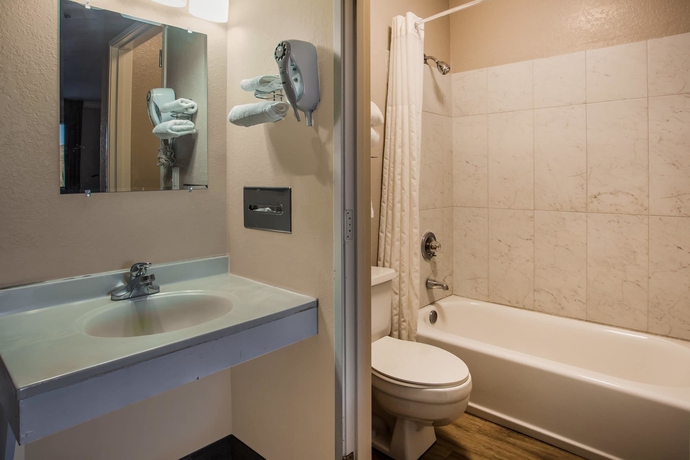 Imagen de la habitación del Hotel Super 8 By Wyndham Vacaville. Foto 8