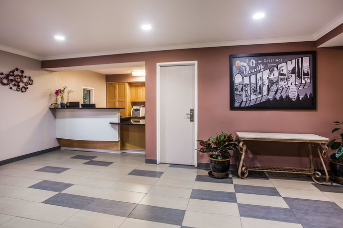 Imagen de los interiores del Hotel Super 8 By Wyndham Vacaville. Foto 12