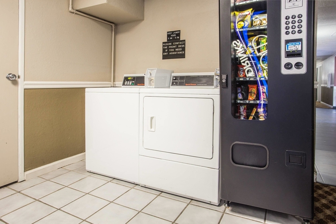 Imagen de los interiores del Hotel Super 8 By Wyndham Vacaville. Foto 14