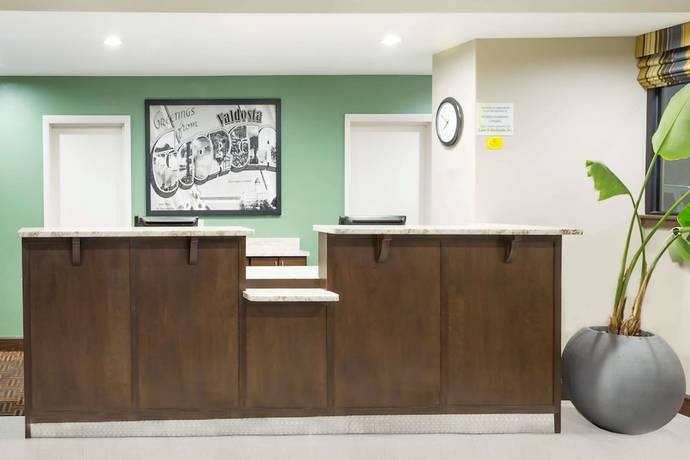 Imagen de los interiores del Hotel Super 8 By Wyndham Valdosta Ga I-75. Foto 18