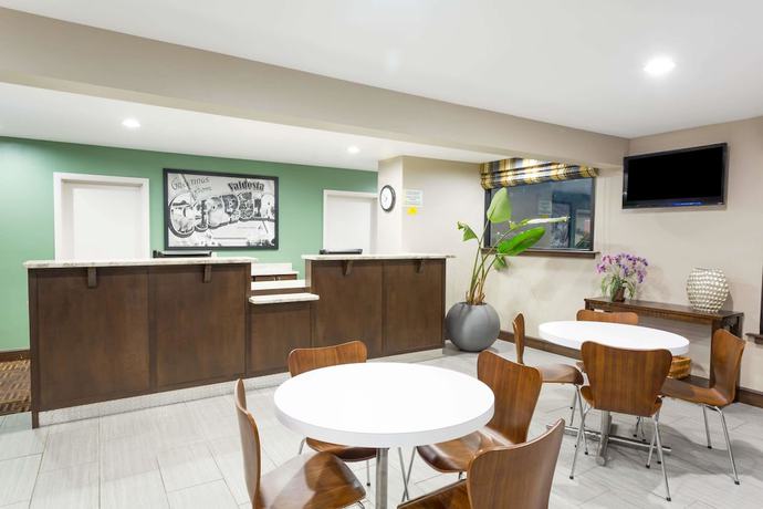Imagen del bar/restaurante del Hotel Super 8 By Wyndham Valdosta Ga I-75. Foto 4