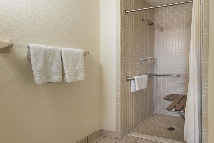 Imagen de la habitación del Hotel Super 8 By Wyndham Vandalia/dayton International Airport. Foto 10