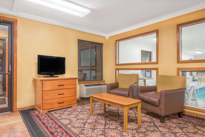 Imagen de los interiores del Hotel Super 8 By Wyndham Vincennes. Foto 15