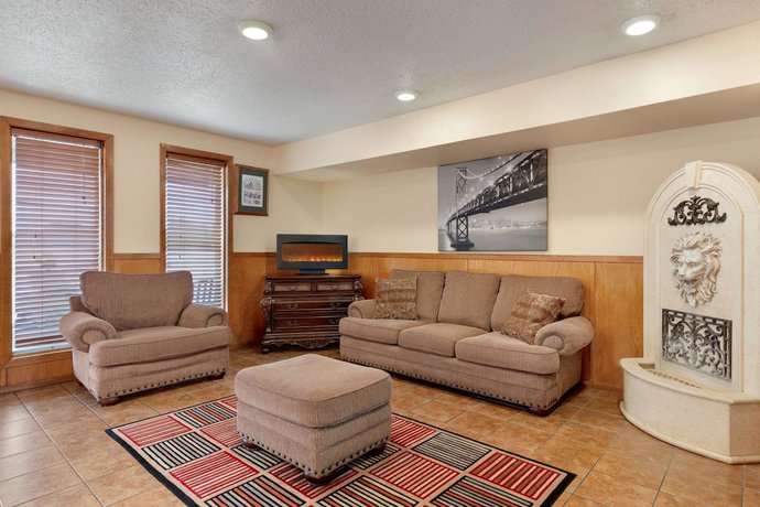 Imagen de los interiores del Hotel Super 8 By Wyndham Waco University Area. Foto 14