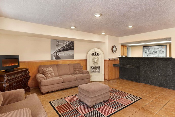 Imagen de los interiores del Hotel Super 8 By Wyndham Waco University Area. Foto 15