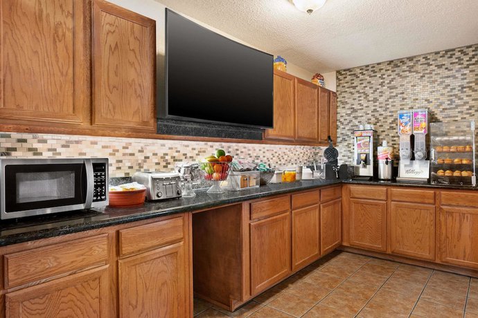 Imagen del bar/restaurante del Hotel Super 8 By Wyndham Waco University Area. Foto 5