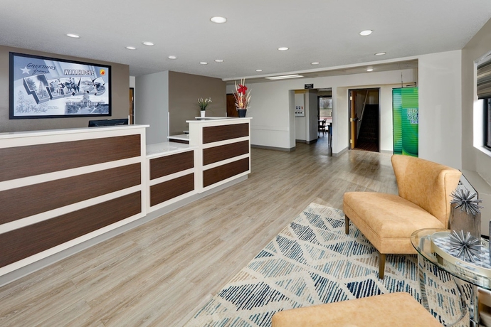 Imagen de los interiores del Hotel Super 8 By Wyndham Waxahachie Tx. Foto 16
