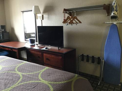 Imagen de la habitación del Hotel Super 8 By Wyndham Waycross Ga. Foto 3