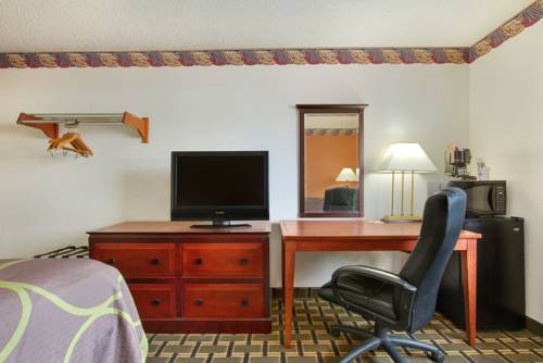 Imagen de la habitación del Hotel Super 8 By Wyndham Waycross Ga. Foto 10