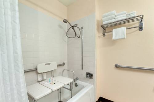 Imagen de la habitación del Hotel Super 8 By Wyndham Waycross Ga. Foto 11