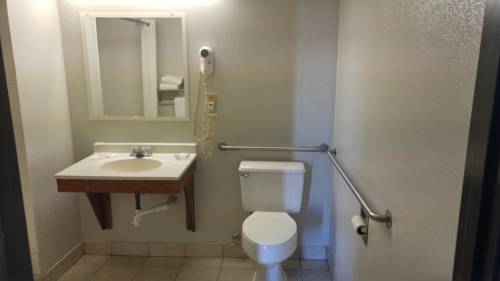 Imagen de la habitación del Hotel Super 8 By Wyndham Waynesboro. Foto 7