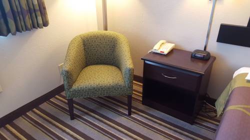 Imagen de la habitación del Hotel Super 8 By Wyndham Waynesboro. Foto 8