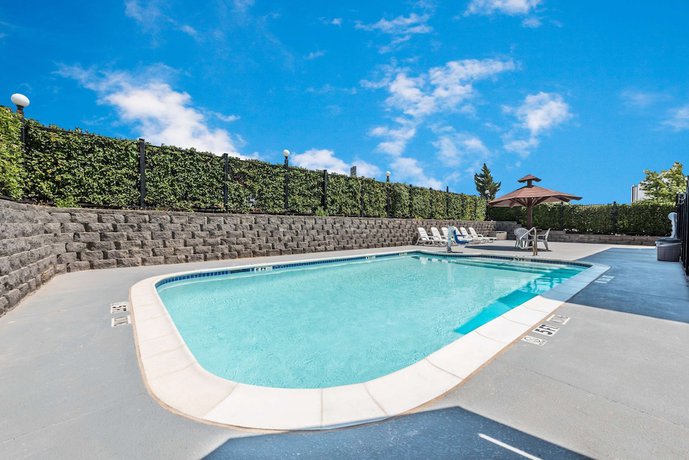 Imagen de la piscina del Hotel Super 8 By Wyndham Weatherford. Foto 14