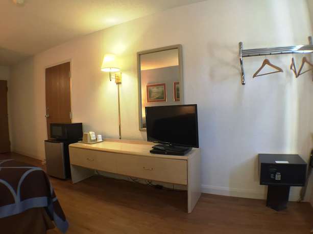 Imagen de la habitación del Hotel Super 8 By Wyndham Webster/rochester. Foto 6