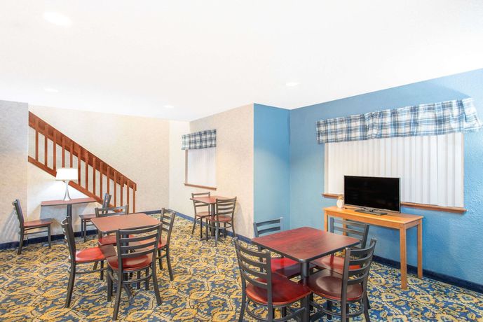 Imagen de los interiores del Hotel Super 8 By Wyndham Webster/rochester. Foto 19