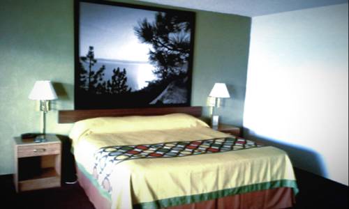 Imagen de la habitación del Hotel Super 8 By Wyndham Wells. Foto 12