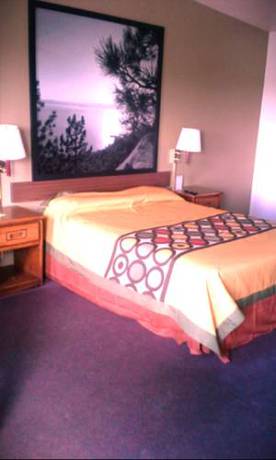 Imagen de la habitación del Hotel Super 8 By Wyndham Wells. Foto 13