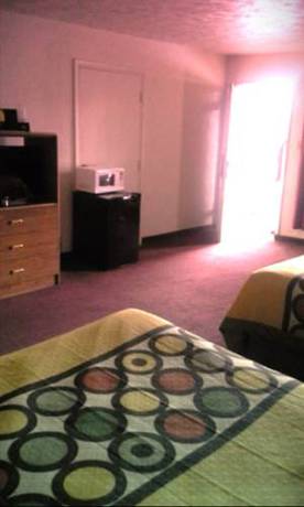 Imagen de la habitación del Hotel Super 8 By Wyndham Wells. Foto 16