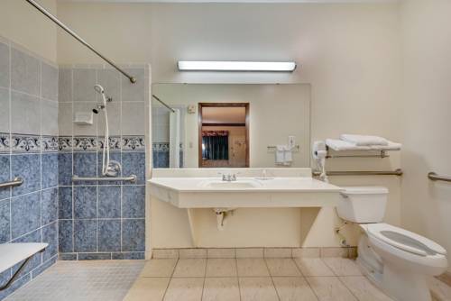 Imagen de la habitación del Hotel Super 8 By Wyndham Weslaco. Foto 2