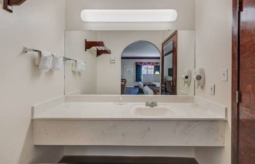 Imagen de la habitación del Hotel Super 8 By Wyndham Weslaco. Foto 6