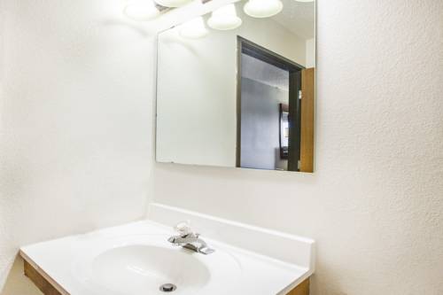 Imagen de la habitación del Hotel Super 8 By Wyndham West Branch. Foto 9