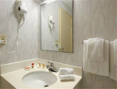 Imagen de la habitación del Hotel Super 8 By Wyndham West Haven. Foto 9