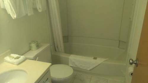Imagen de la habitación del Hotel Super 8 By Wyndham West Haven. Foto 13