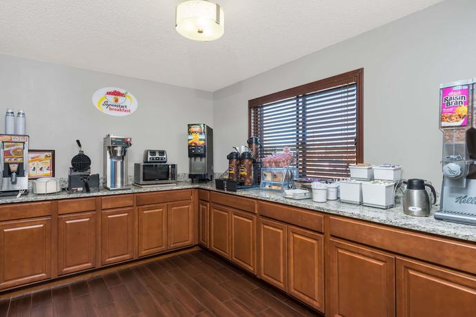 Imagen del bar/restaurante del Hotel Super 8 By Wyndham West Plains. Foto 3