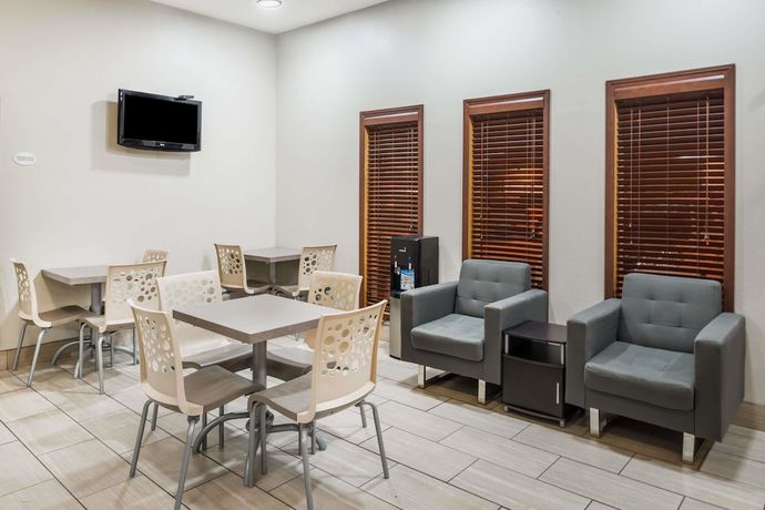 Imagen del bar/restaurante del Hotel Super 8 By Wyndham West Plains. Foto 4