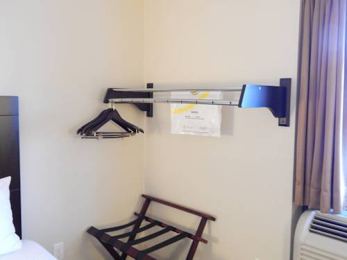 Imagen de la habitación del Hotel Super 8 By Wyndham White River Junction. Foto 3