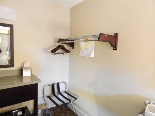 Imagen de la habitación del Hotel Super 8 By Wyndham White River Junction. Foto 13