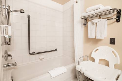 Imagen de la habitación del Hotel Super 8 By Wyndham Whitecourt. Foto 3