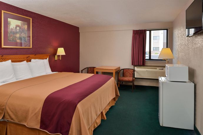 Imagen de los exteriores del Hotel Super 8 By Wyndham Wichita Airport. Foto 12